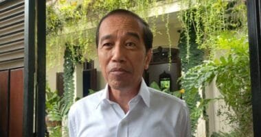 Presiden Jokowi menanggapi isu ijazah palsu dan menyebut tuduhan sebagai fitnah