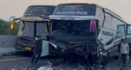 Bus rombongan Bonek kecelakaan di Tol Pekalongan dalam perjalanan ke Jakarta