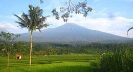 Suhu Kawah Gunung Slamet Naik